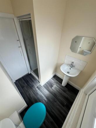 2 bed Terraced to rent Image 12