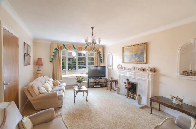 5 bed Detached for sale Image 4