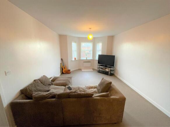 LOUNGE WITH KITCHEN AREA