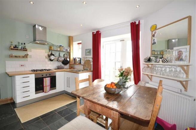 KITCHEN / DINING ROOM