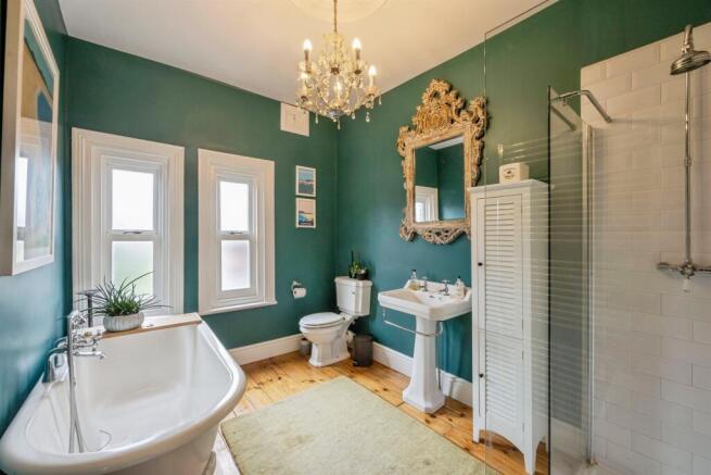 4 bed Semi-Detached for sale Image 11