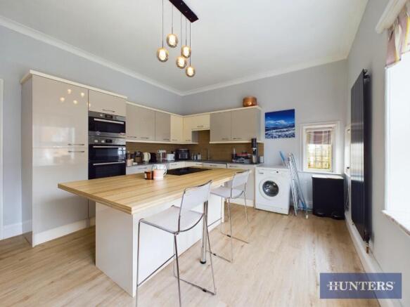 3 bed Apartment for sale Image 6