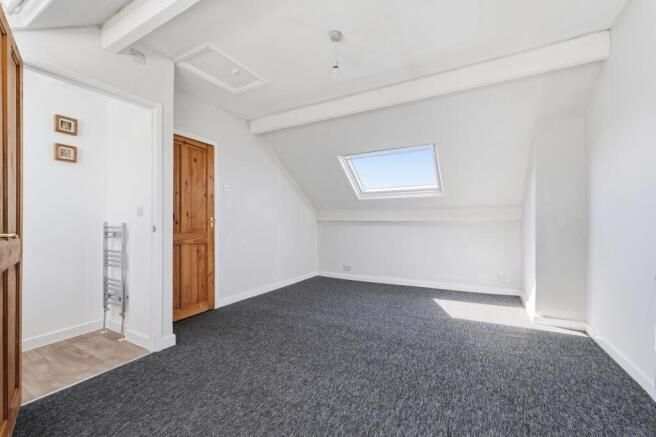 3 bed Terraced to rent Image 4