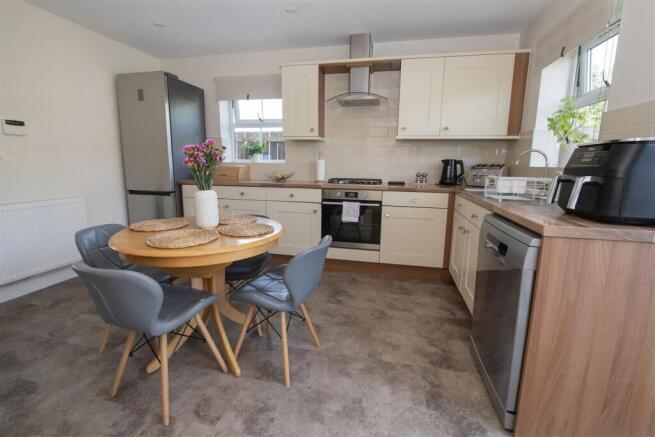 3 bed Semi-Detached for sale Image 5