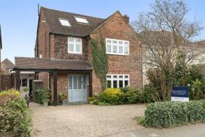 15, Heathside, Esher KT10 9TD