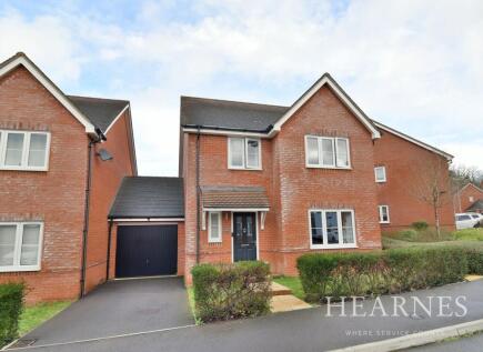 Horseshoe Crescent, Ferndown, BH22
