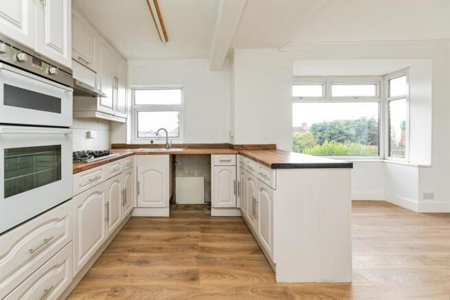 3 bed Semi-Detached for sale Image 7