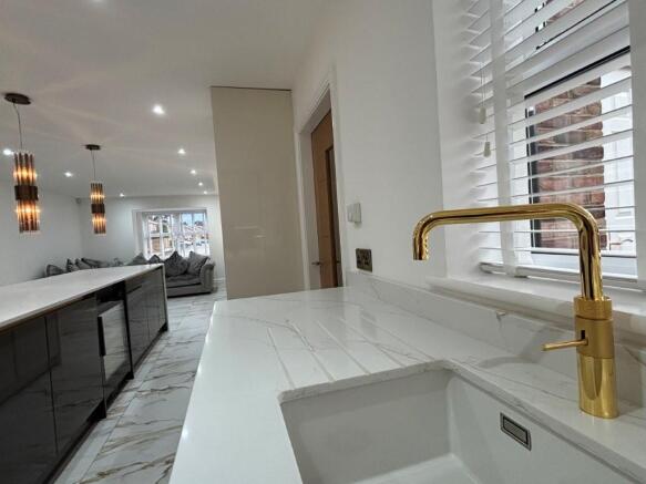 4 bed Detached for sale Image 10