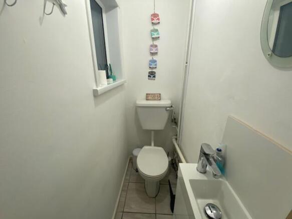 Cloakroom/wc