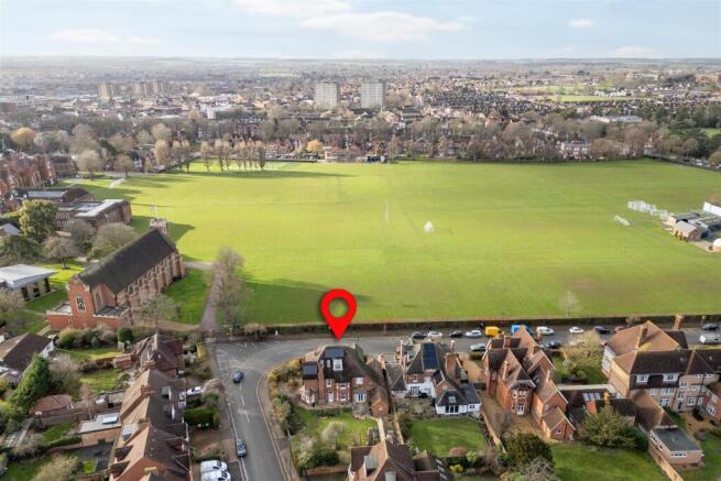 260107 - 11 Pemberley Avenue, Bedford - 10.jpg