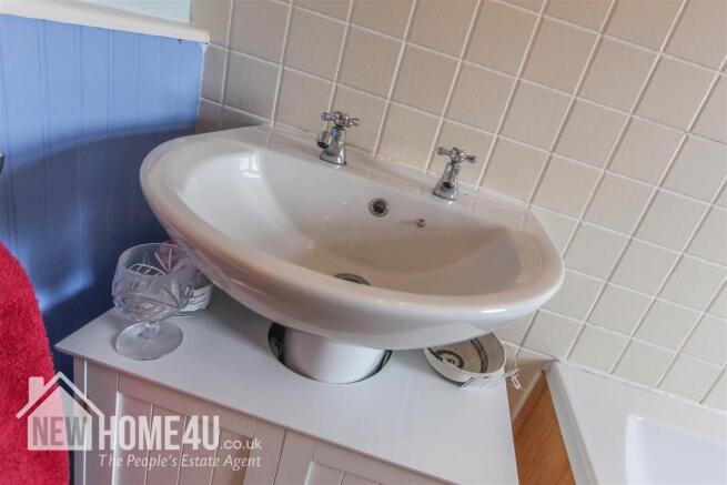 FAMILY BATHROOM: