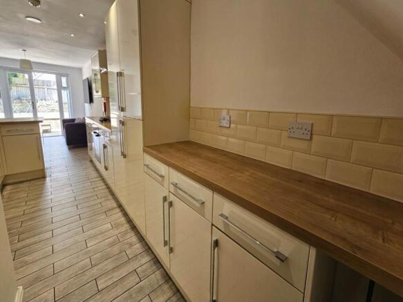 Kitchen (2)