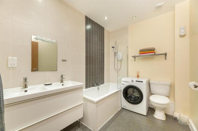 2 bed Apartment for sale Image 5