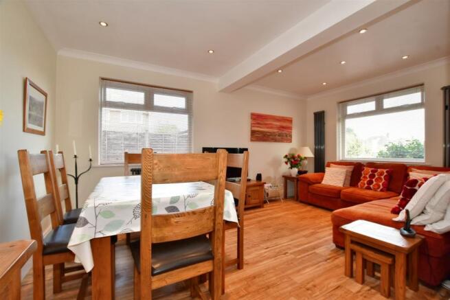 Lounge/ Dining Area