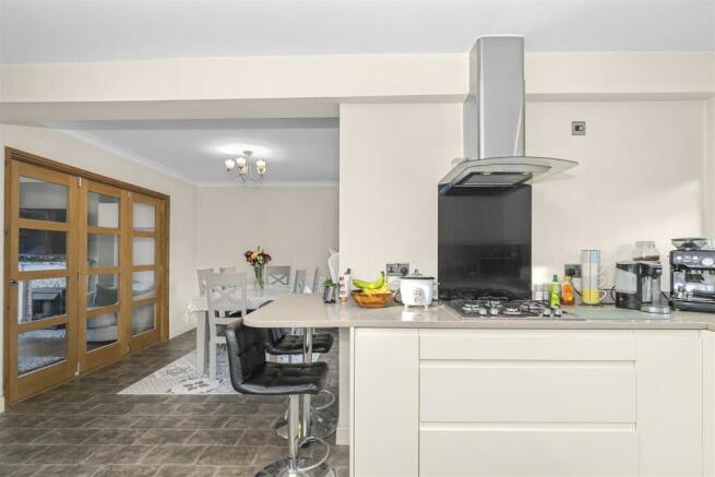 Kitchen 2.jpg