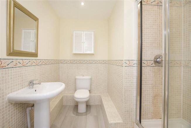 4 bed Terraced to rent Image 8