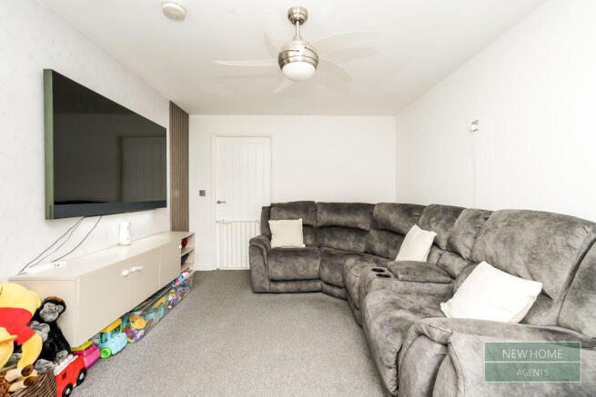 4 bed Semi-Detached for sale Image 6