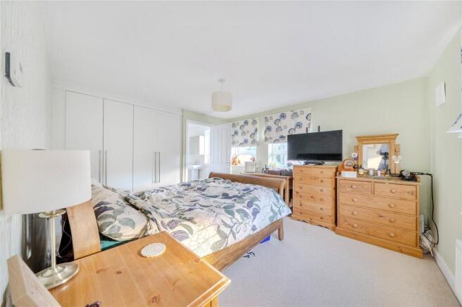 5 bed Detached for sale Image 7