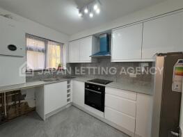 4, Priory Lodge, Castlebar Road, London W5 2DE