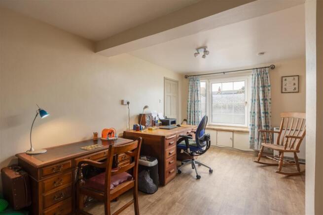 4 bed Semi-Detached for sale Image 8