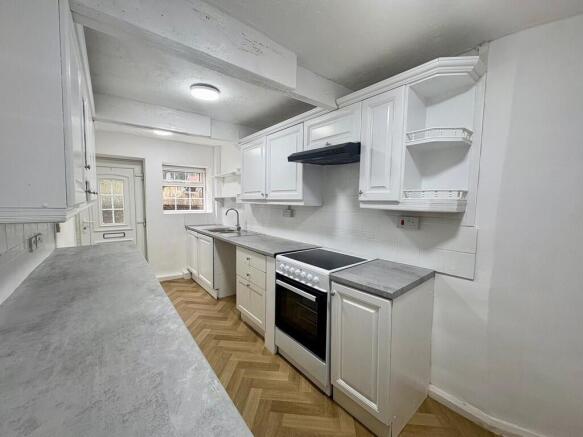 4 bed Terraced to rent Image 3