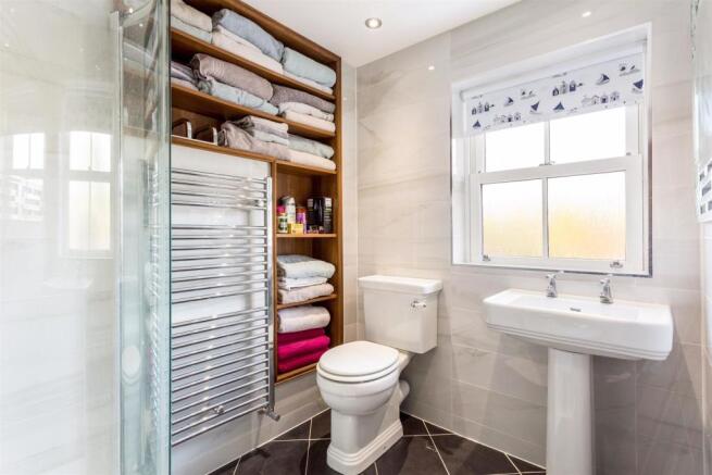 Bathroom 2.jpg