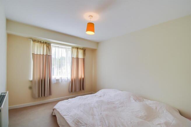 5 bed Semi-Detached for sale Image 9