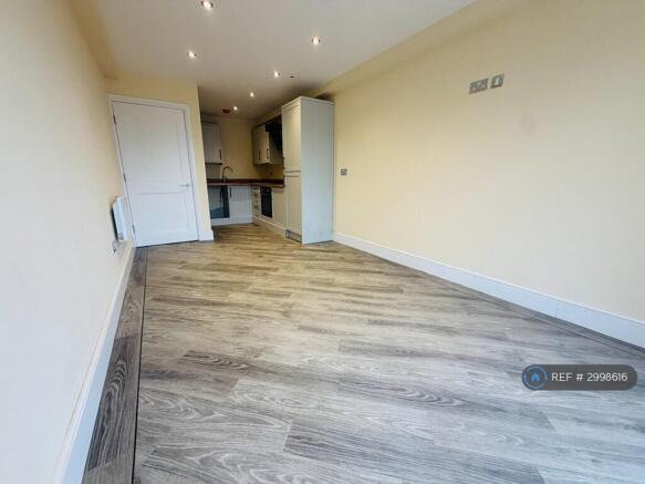 1 bed Flat to rent Image 2