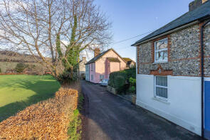 8, Pixholme Grove, Pixham, Dorking RH4 1PJ