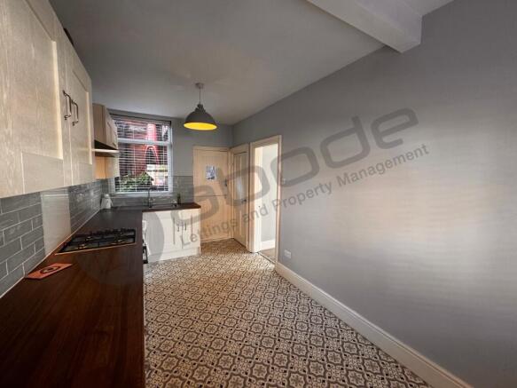 2 bed End of Terrace to rent Image 4