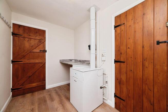 4 bed Detached for sale Image 12