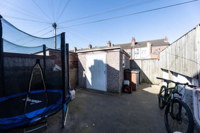 4 bed Terraced for sale Image 9