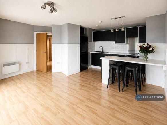 10 Gavin Bank - Lounge/Diner