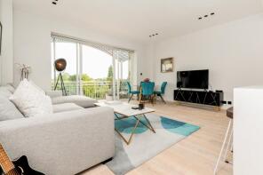 Flat 13, 38 Regatta Point, Kew Bridge Road, Brentford TW8 0EB