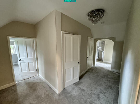 4 bed Semi-Detached to rent Image 12