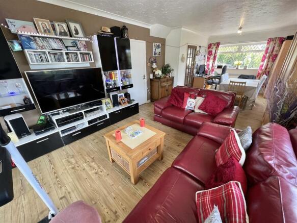 Dining / Lounge