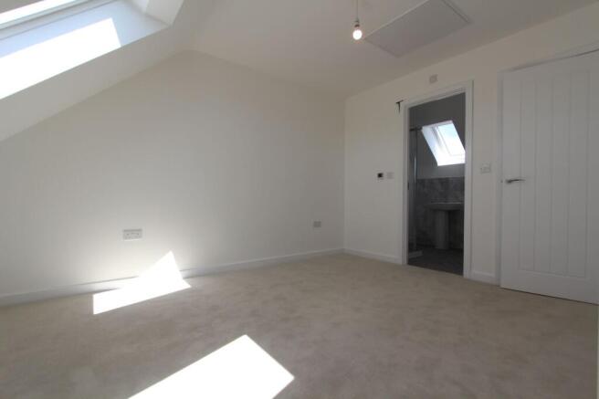 3 bed Semi-Detached to rent Image 9