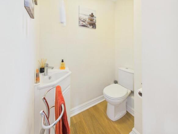 4 bed Detached for sale Image 10