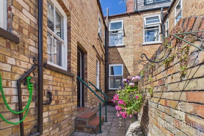 3 bed Terraced for sale Image 9