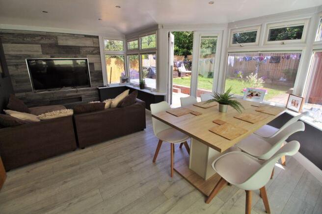 Sun Room / Con...
