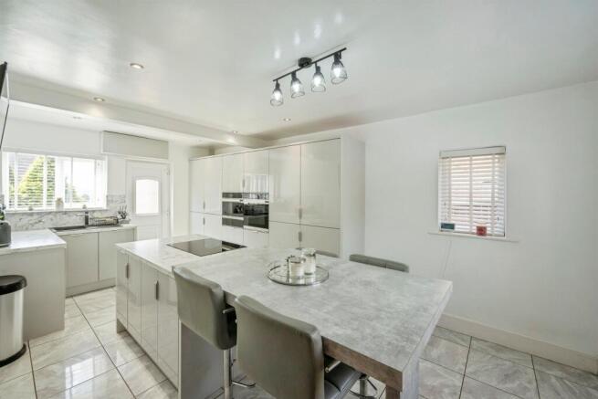 3 bed Semi-Detached for sale Image 2