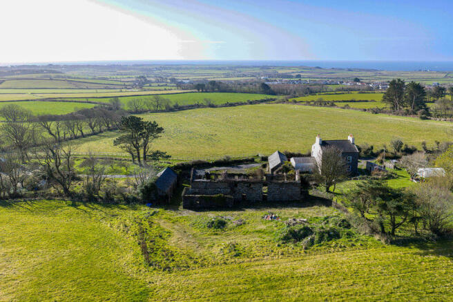 Ballavarkish Barns & 6.5 acres