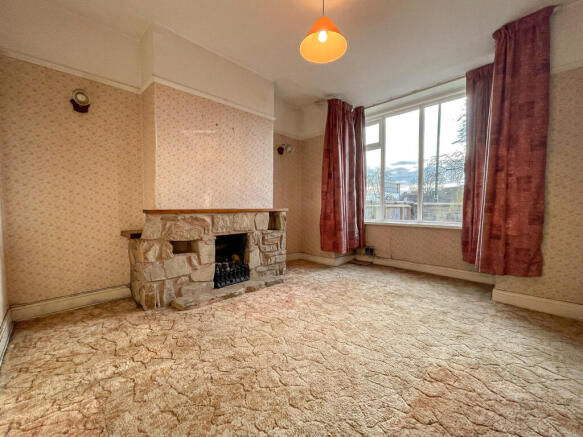 96 Newtown Road - Living room