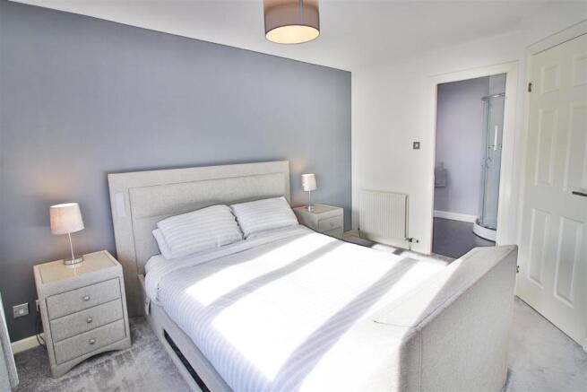 HazelwoodGrove_Bedroom1_2.jpg