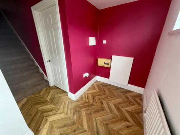 4 bed Detached to rent Image 8