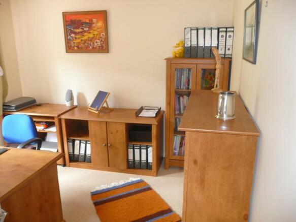BEDROOM 2