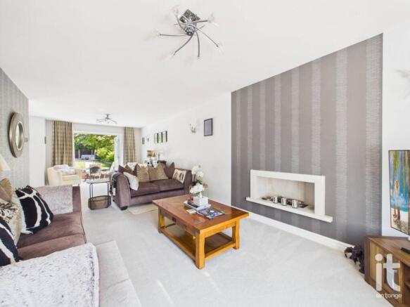 Alderdale Drive, High Lane, Stockport, SK6 photo 4