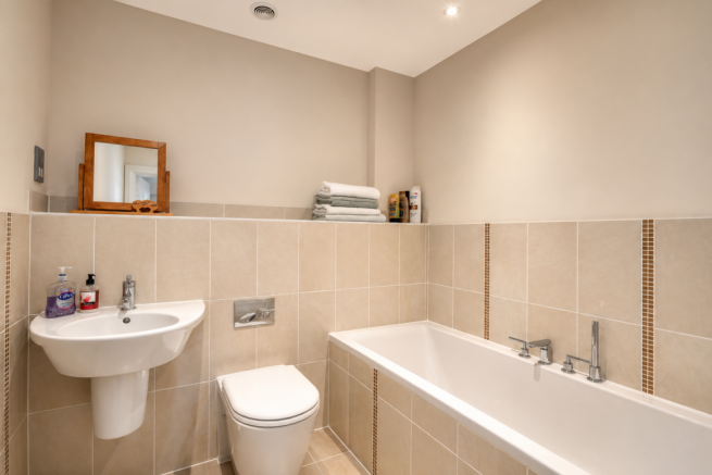 2 bed Apartment for sale Image 11
