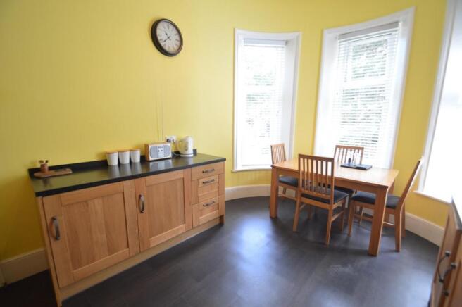 15 - Kitchen.JPG