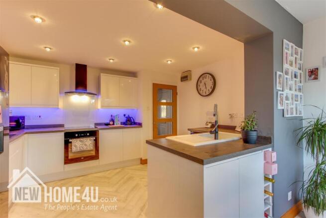 KITCHEN: